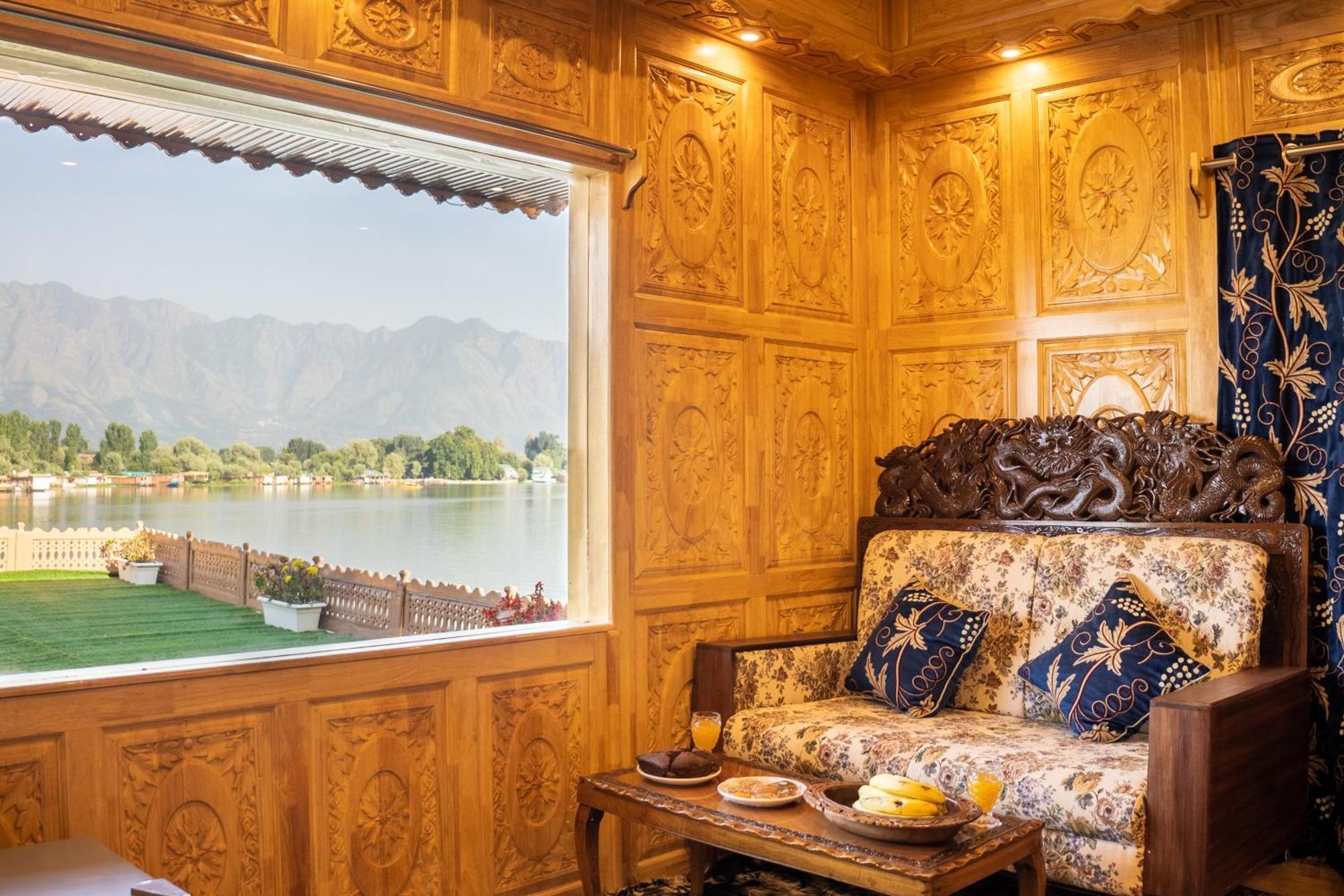 Wangnoo Heritage Houseboats Hotell Srīnagar Eksteriør bilde